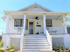 Coastal Cottage On Congress