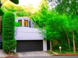 Enchanting Hollywood Hills Oasis with Tree-Top Views, Serene Outdoor Living Room, Zen Garden, Free Attached Garage, Sleeps 6, in LA's Most Desirable, Central, Serene Canyon Neighborhood, and Only 2 Minutes to Hollywood Boulevard