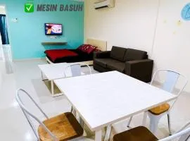 Marina 2 HOMESTAY JETI LUMUT MANJUNG