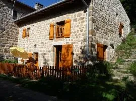 Charmant Gîte avec Terrasse, Cheminée et Jardin, à Proximité des Bois, Animaux Acceptés - FR-1-496-205