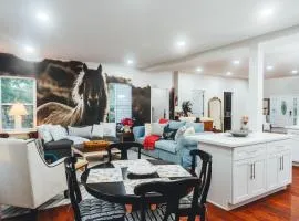 4000 Sqft Retreat, 18min Walk to Beach, Sleeps 18!