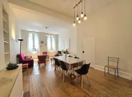 Maison Historique avec Terrasse Ensoleillée et Wifi au Cœur de Villefranche-du-Périgord - FR-1-616-65