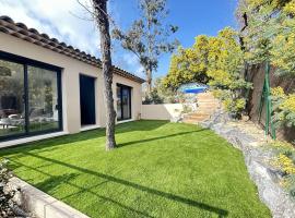Maison neuve 3 pièces avec terrasse à Grimaud - FR-1-226-558, Hotel in Grimaud
