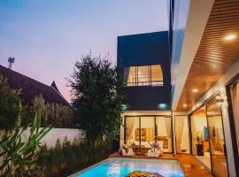 V191 4BR Villa with Salt Pool & Tropical Garden