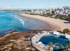 Beachside Escape - Beaches, Dining & Coastal Vibes