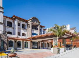 La Quinta Inn & Suites by Wyndham Santa Cruz, hotel v destinaci Santa Cruz
