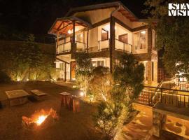 StayVista at Viva La Vida - Bonfire, Jacuzzi, AC, hotel v destinaci Bhimtal
