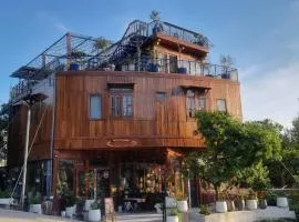 Nhà Waratah Homestay and Restaurant