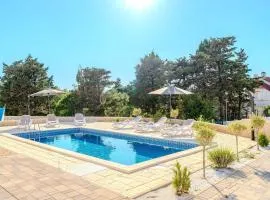 Mirjana new city central apartments with a pool