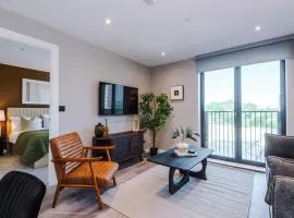 Designer City Apartment walk to Centre and Station