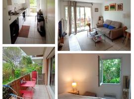 Bright T2 Workspace & WiFi Fiber, 5 min to Sophia Antipolis, 10 to Antibes、ムージャンのホテル