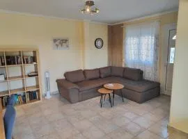 Elena's 3BR Maisonette with Garden & Pool