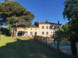 La Tanière, maison familiale avec piscine, 13 couchages