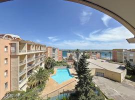 Le Thalio - Swimming pool - Air conditioning, hotel in Gruissan