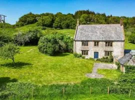 Luxury 4 Bed Farmhouse on Rewilding Estate