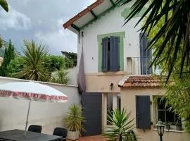Maisonette avec jardinet sur le bas du Faron