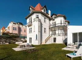 Oceanfront Luxury Villa in Estoril with Pool