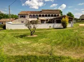 Mas en Pierre "entre Gard et Ardèche" avec jardin