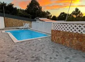 Sunset Pool Villa In Lisbon