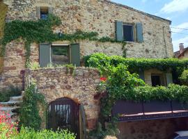 un pied dans la forêt, hotel in La Capelle-et-Masmolène