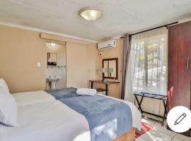 St Lucia Safari Lodge Holiday Home, hotel i St Lucia