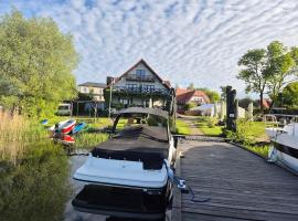 Pensjonat Rybacz&oacute;wka - noclegi, restauracja, port, kamp sa luksuznim &scaron;atorima u gradu Gižicko