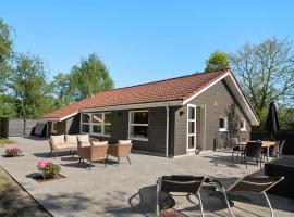 Three-Bedroom Holiday Home In Hemmet, hotel v destinaci Falen