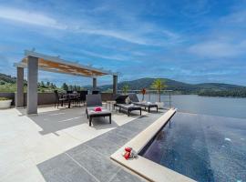 Villa Franka with pool and sea view, hotel in Vela Luka