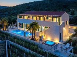 Prestigious stone villa Smokvica with vineyard, heated pool, jacuzzi, gym and sea view