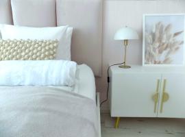 Iris Home, hotel in Székesfehérvár