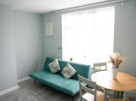 Modern London House With Free Parking & Family Friendly, khách sạn ở Edgware
