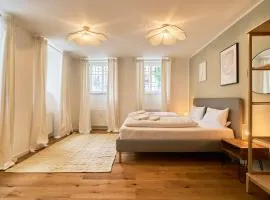 Urban Base Apartment for 9 in Berlin Mitte