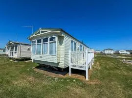8 Berth Caravan With Decking At California Cliffs Near Scratby Beach Ref 50019F
