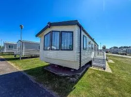 8 Berth Caravan With Decking At Caister Beach In Norfolk Ref 30016S