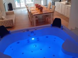 Meteora Grande luxury suite & spa villa, hotel in Kalabaka