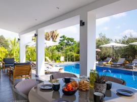 BEAUTIFUL Villa Luxury Escape !, hotel v destinaci Pegeia