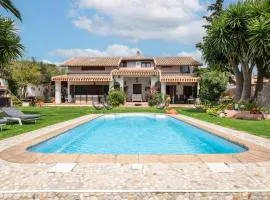 Beachfront villa with direct access -Private pool & Zen Area
