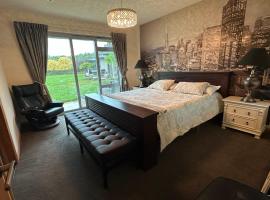 McSaveneys Retreat, Hotel mit Pools in Christchurch