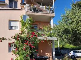 Apartments with parking space Kastel Stari, Kastela - 24406