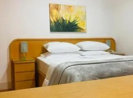 Flat com estrutura de Hotel, Suíte com Sacada nos Jardins