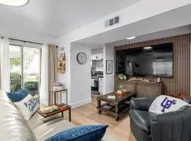Modern & Stylish Condo Near UF, Shands & VA