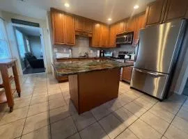 1BR Condo One Block from Sea-Balcony