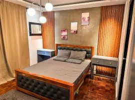 4BR Townhouse w Garage, Peaceful near Restaurants