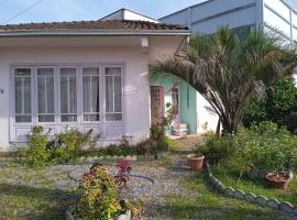 1 Quarto em Local Acolhedor e Familiar, hotel v destinaci Joinville