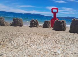J60 Beach Guest House, Hotel in Asini