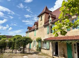 Maison de charme & pierre du Lot – hotel w mieście Blars