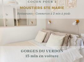 Cocon pour 2 - vue sur le clocher, hotel in Moustiers-Sainte-Marie