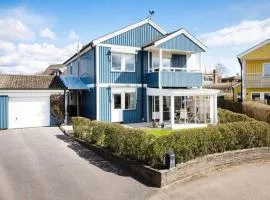 large Villa In Central Motala