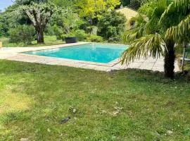 Maison en pierre Les Chardonnerets avec piscine