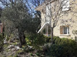 Les Lauriers, villa in Combas